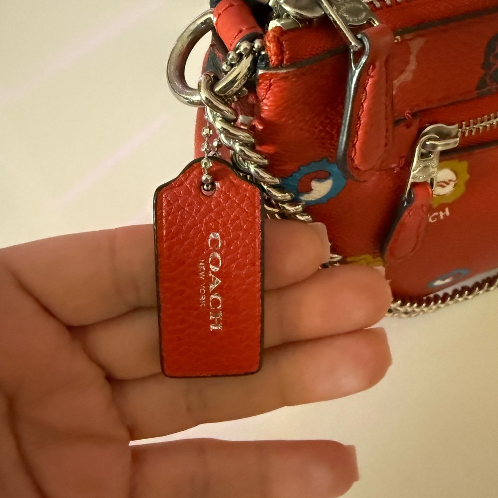 Coach Red Floral bag no callouts with hangtag - Picture 3 of 9